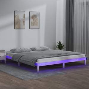 [820647] Rama łóżka z LED, biała, 135x190 cm, podwójna, lite drewno